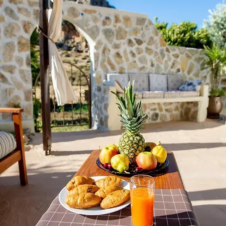 Atlantic Cave Haven-seaside, Fully Equipped Apartman Kolímbia